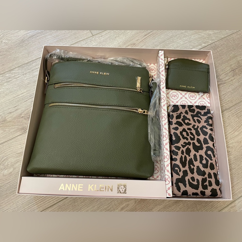 Anne Klein Textured Crossbody Bag Gift Set